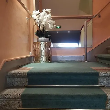 Escurial - Centre Gare 3* Metz