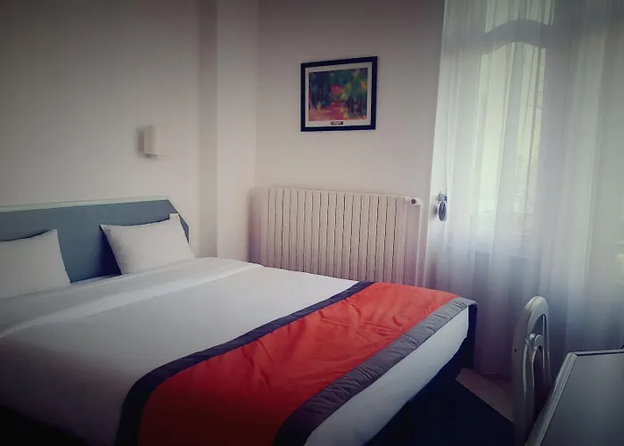 Escurial - Centre Gare 3* Metz