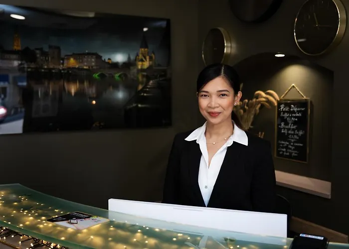 Escurial - Centre Gare 3* Metz