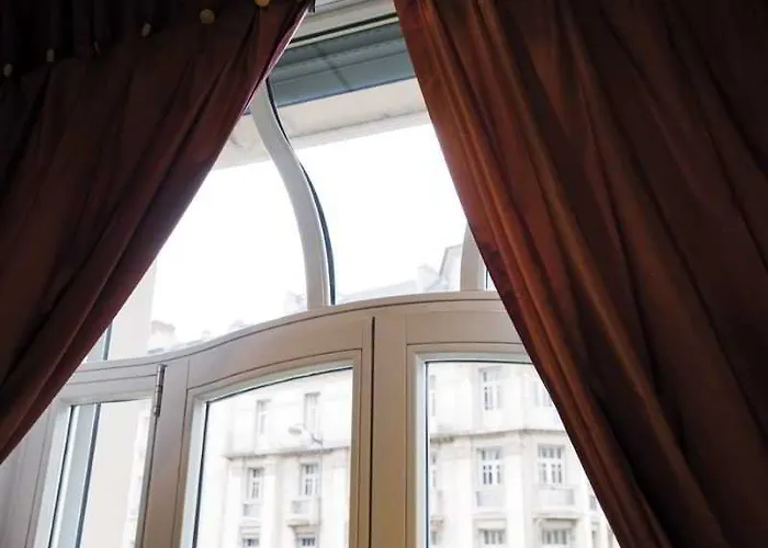 Escurial - Centre Gare 3* Metz